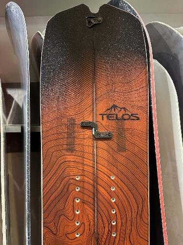 Telos DST 22 158 splitboard + skins