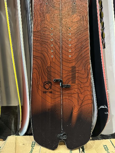 Telos DST 22 162 splitboard + skins