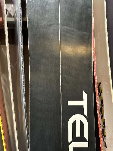 Telos DST 22 162 splitboard + skins