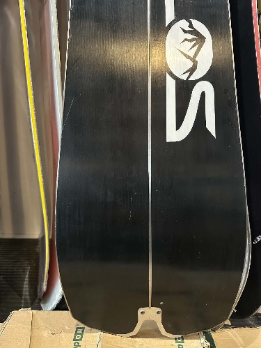 Telos DST splitboard 24 162 + skins