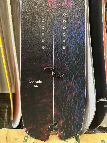 Telos Cascade 154 splitboard + skins