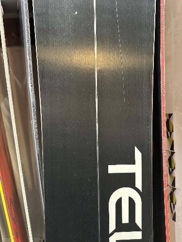 Telos Cascade 154 splitboard + skins