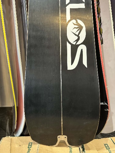 Telos Cascade 154 splitboard + skins