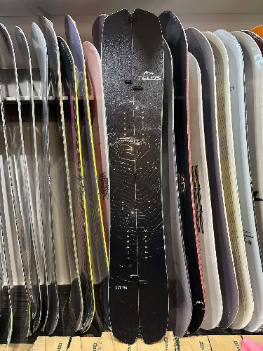 Telos DST 24 154 splitboard + skins