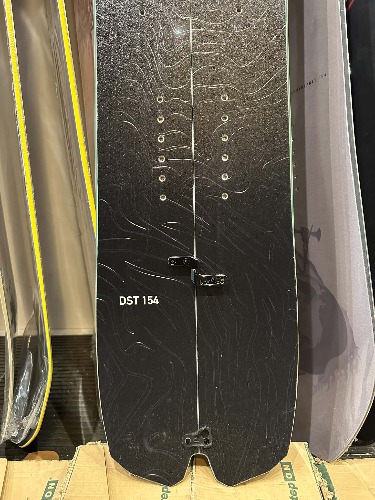 Telos DST 24 154 splitboard + skins