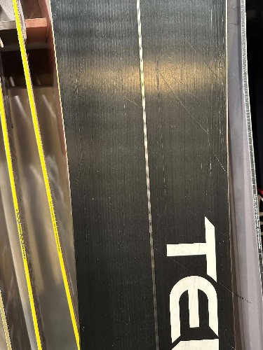 Telos DST 24 154 splitboard + skins