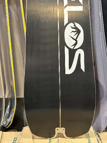 Telos DST 24 154 splitboard + skins