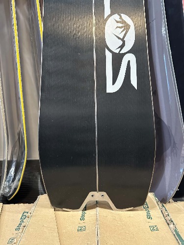 Telos Lemurian 24 158 splitboard + skins