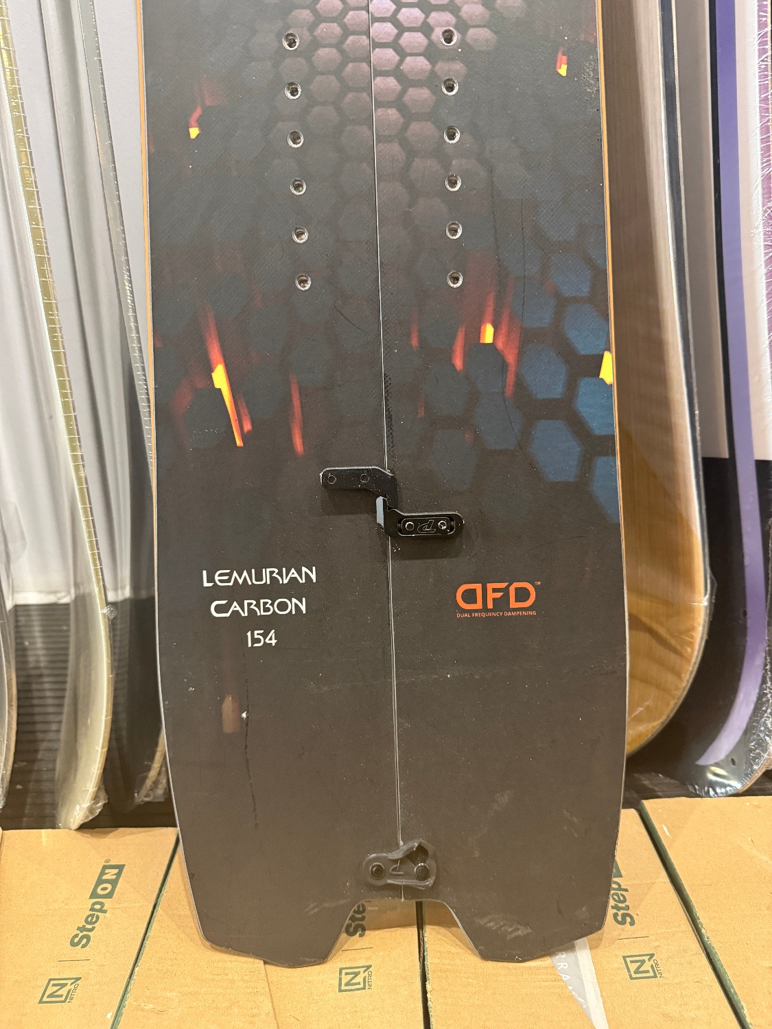 Telos Lemurian Carbon DFD 154 splitboard + skins